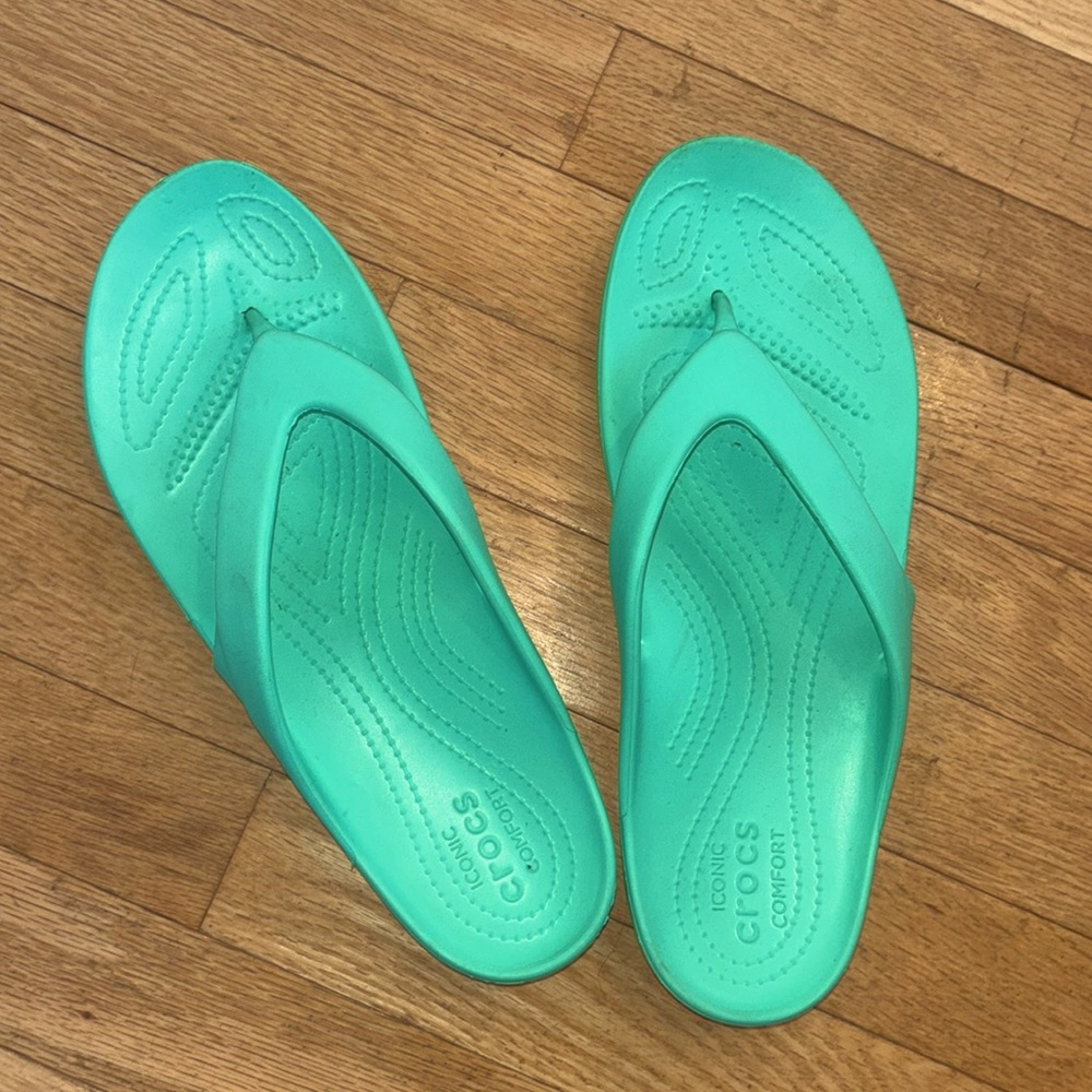 Like new women’s crocs size 11